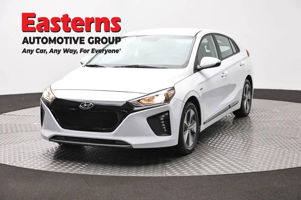Used 2019 White Hyundai Base image 1