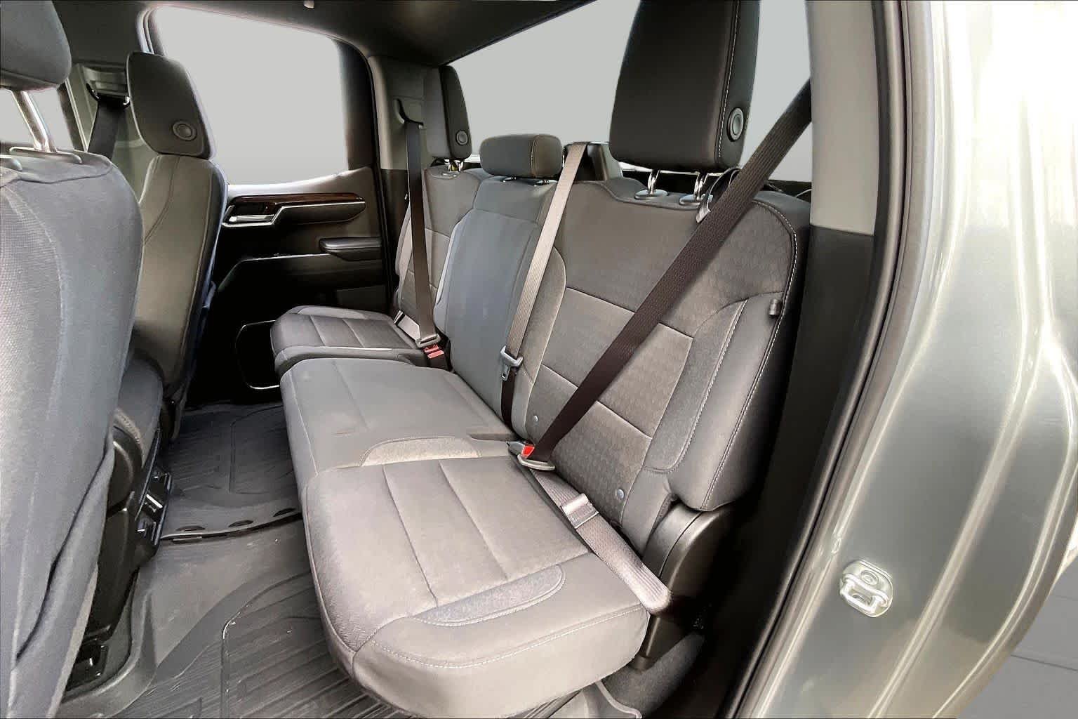 Used 2025 Sterling Metallic GMC Elevation image 19