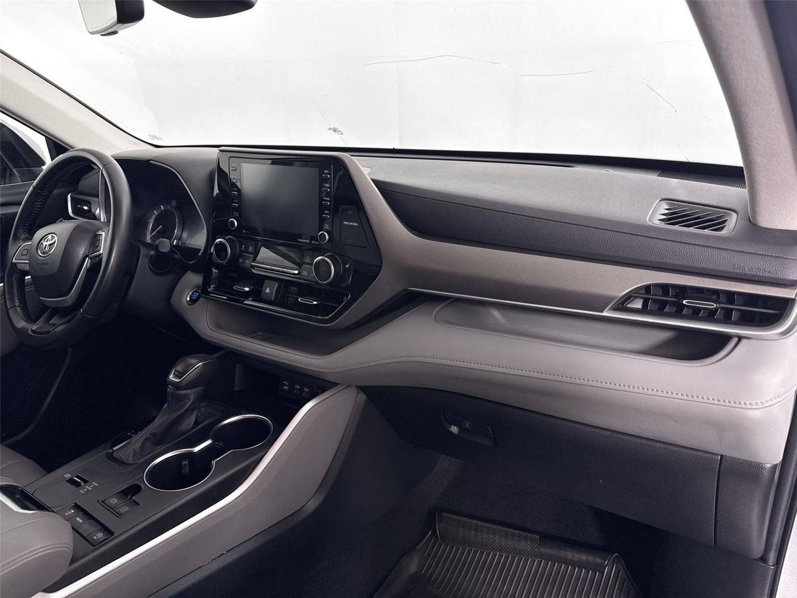 Used 2022 Celestial Silver Metallic Toyota XLE image 40