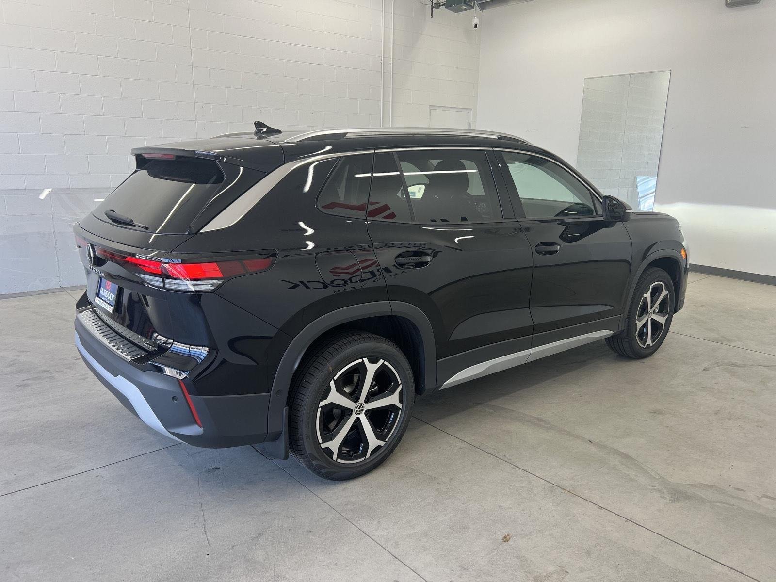 New 2026 deep black pearl Volkswagen SE image 4