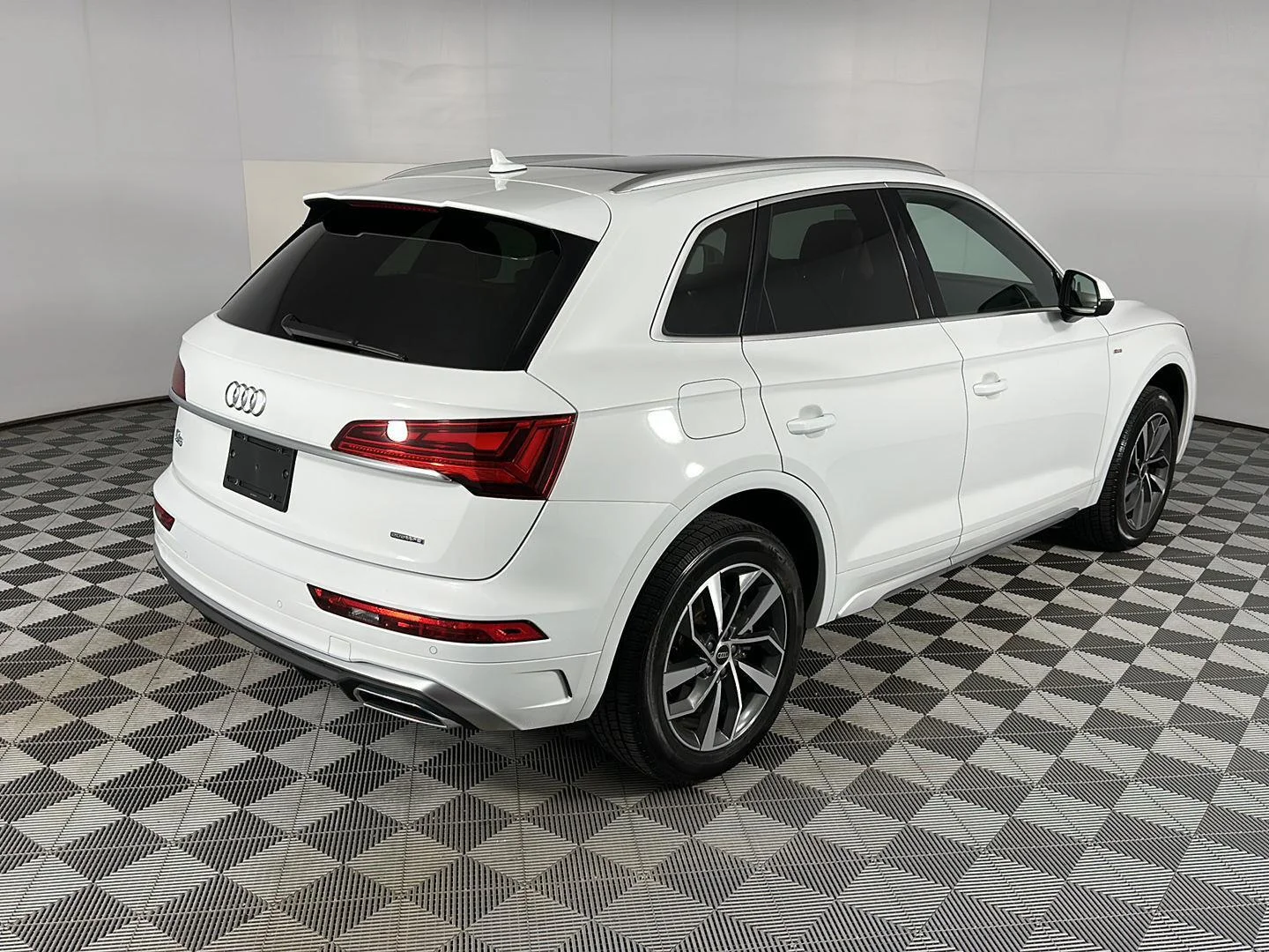 Used 2023 Glacier White Metallic Audi S line Premium image 8