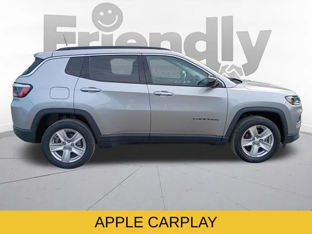 Used 2022 Silver Jeep Latitude image 5