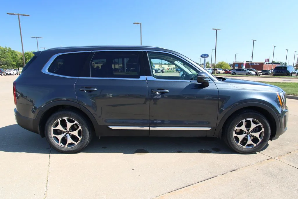 Used 2020 Gravity Gray Kia EX image 4