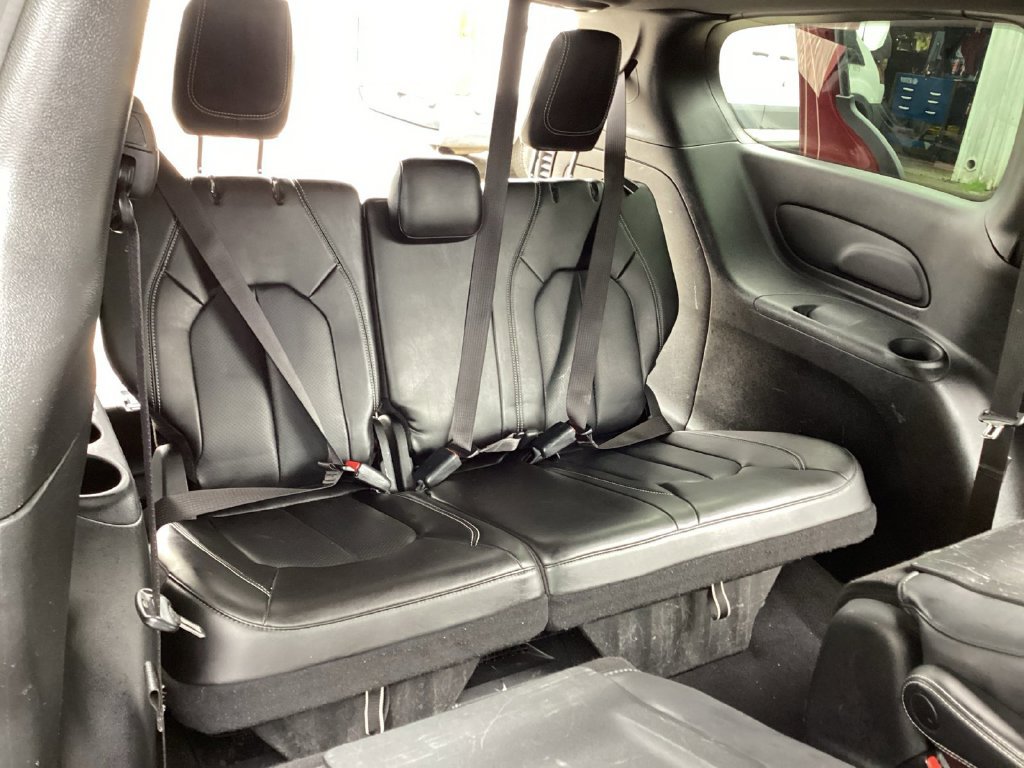 Used 2023 Red Chrysler Touring L image 17