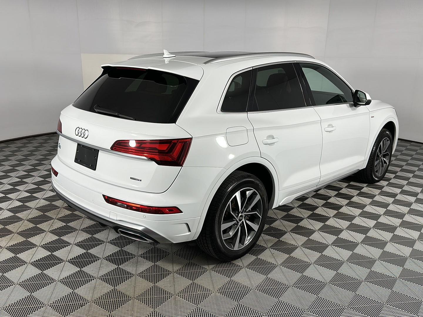 Used 2023 Glacier White Metallic Audi S line Premium image 8