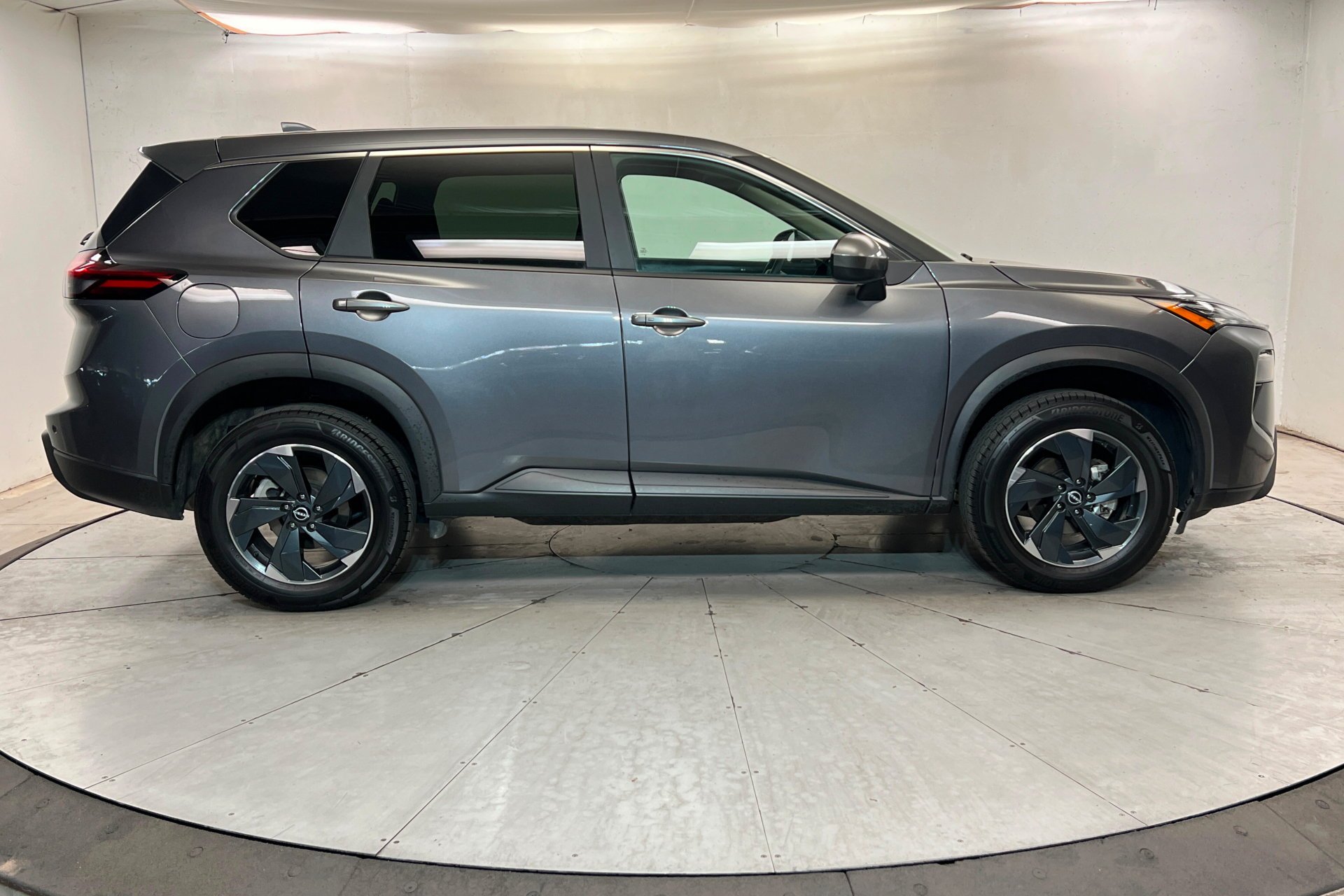 2024 Nissan Rogue SV - Photo 7