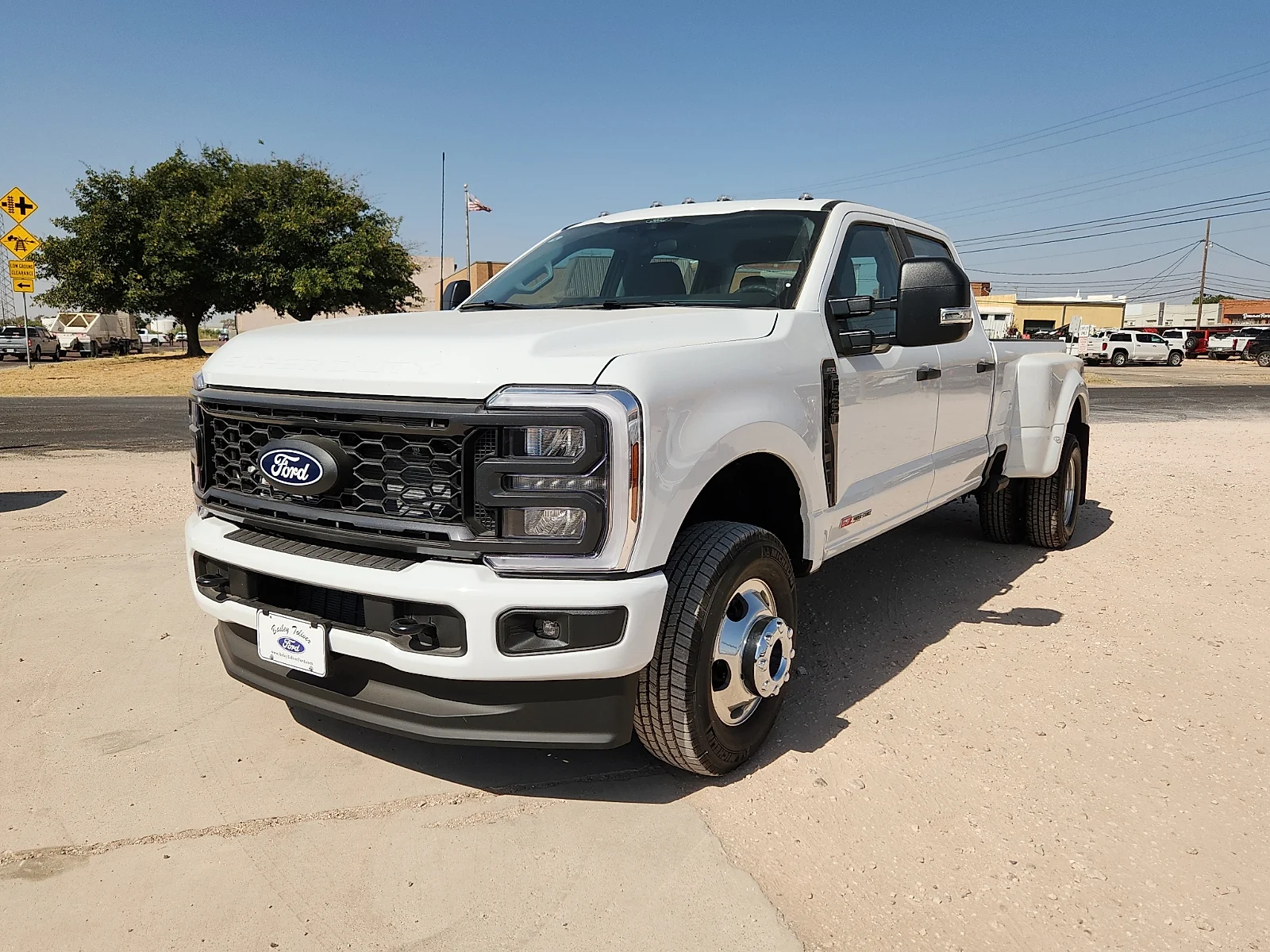 New 2027 Oxford White Ford XL image 3