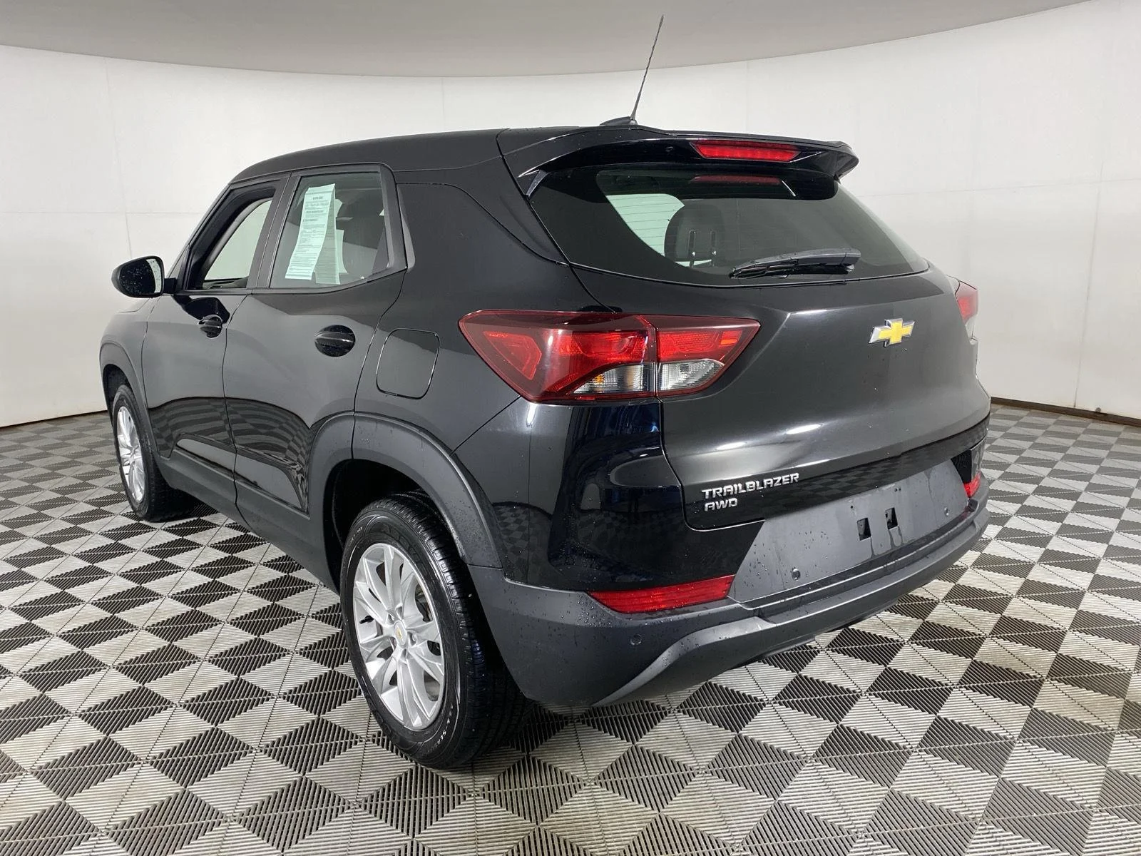 Used 2022 MOSAIC BLACK METALLIC Chevrolet LS image 5