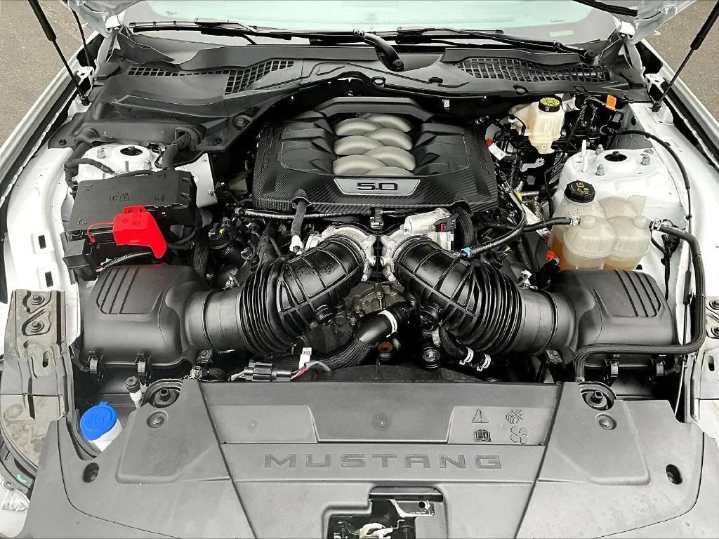 Used 2025 Oxford White Ford GT Premium image 31