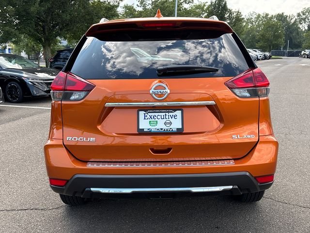 Used 2018 Orange Nissan SL image 3