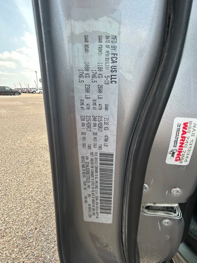 Used 2019 Silver Jeep Trailhawk image 9