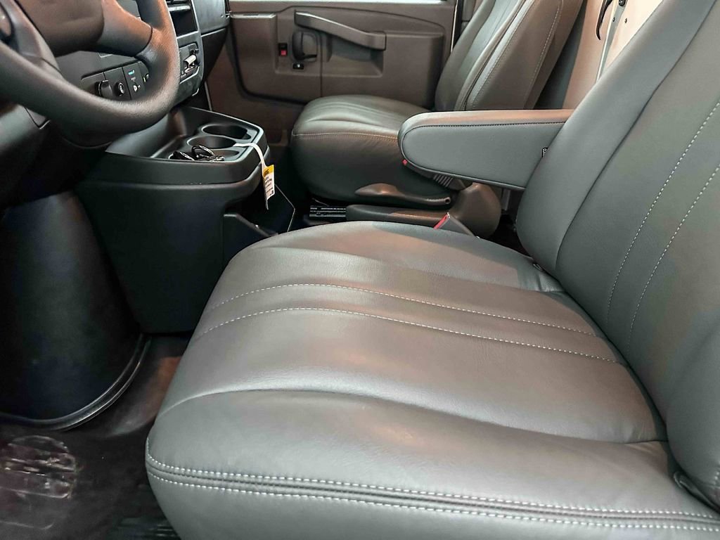 2025 Chevrolet Express Cargo Work Van - Photo 12
