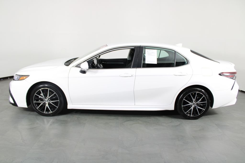 2023 Toyota Camry SE - Photo 10