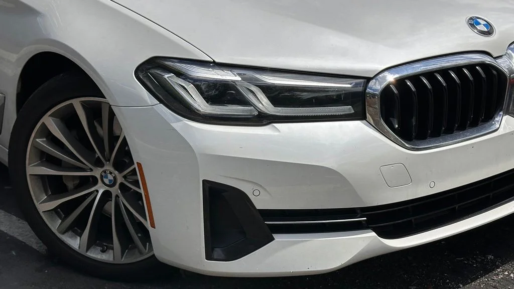 Used 2022 Mineral White Metallic BMW 530i xDrive image 2
