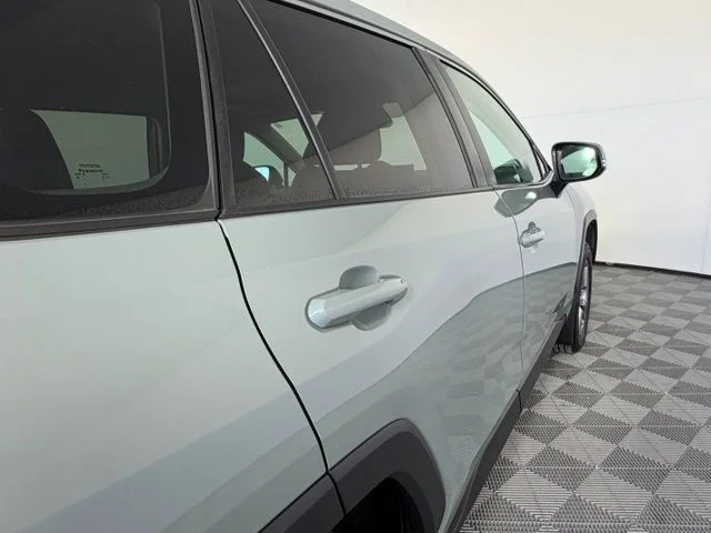 Used 2022  Toyota XLE image 8