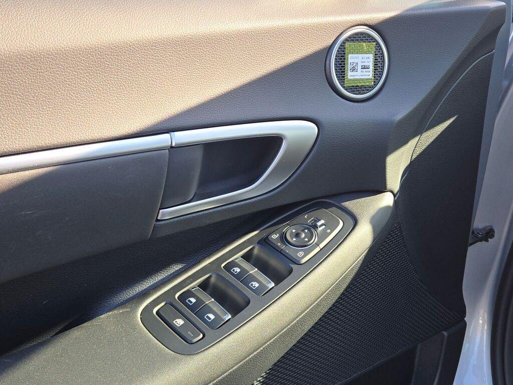 New 2026 Silver Hyundai SEL Sport image 20
