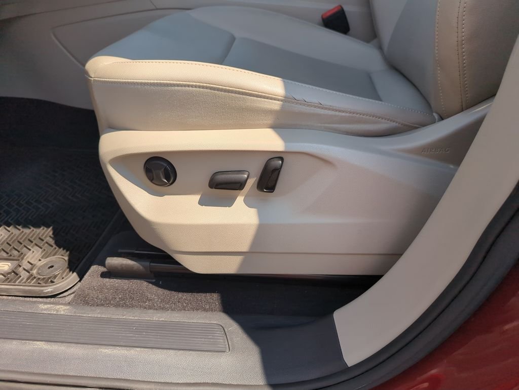 Used 2018  Volkswagen 3.6L V6 SE image 13