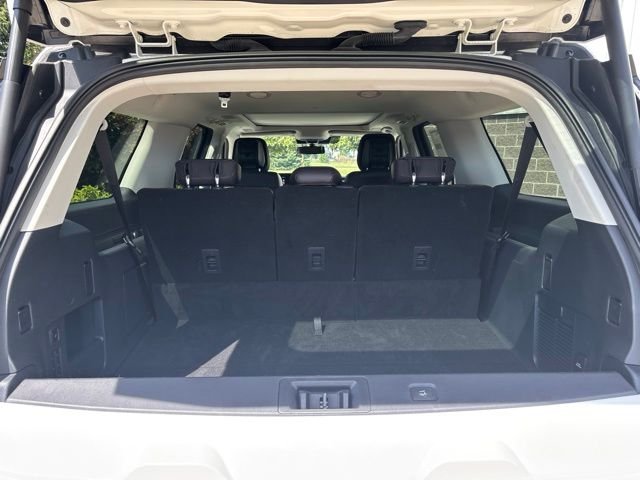 New 2026 Star White Metallic Tri-Coat Ford Platinum image 11