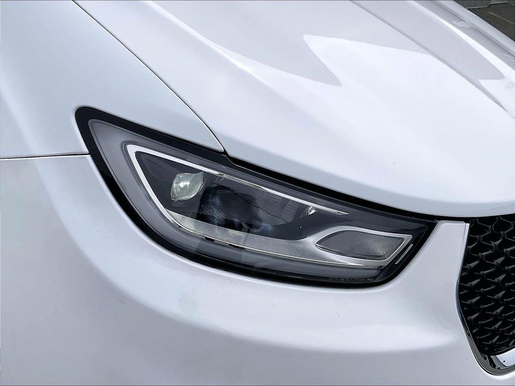 Used 2023 White Chrysler Touring L image 33