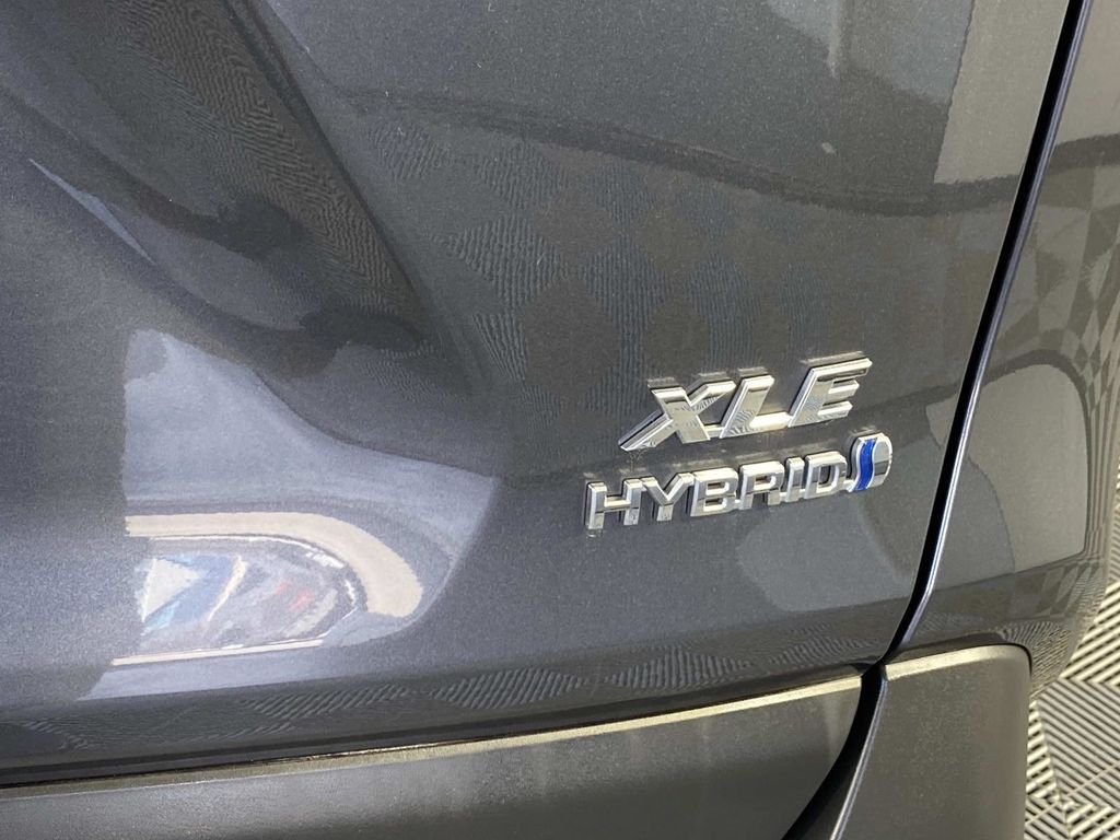 Used 2020 Gray Toyota XLE image 5
