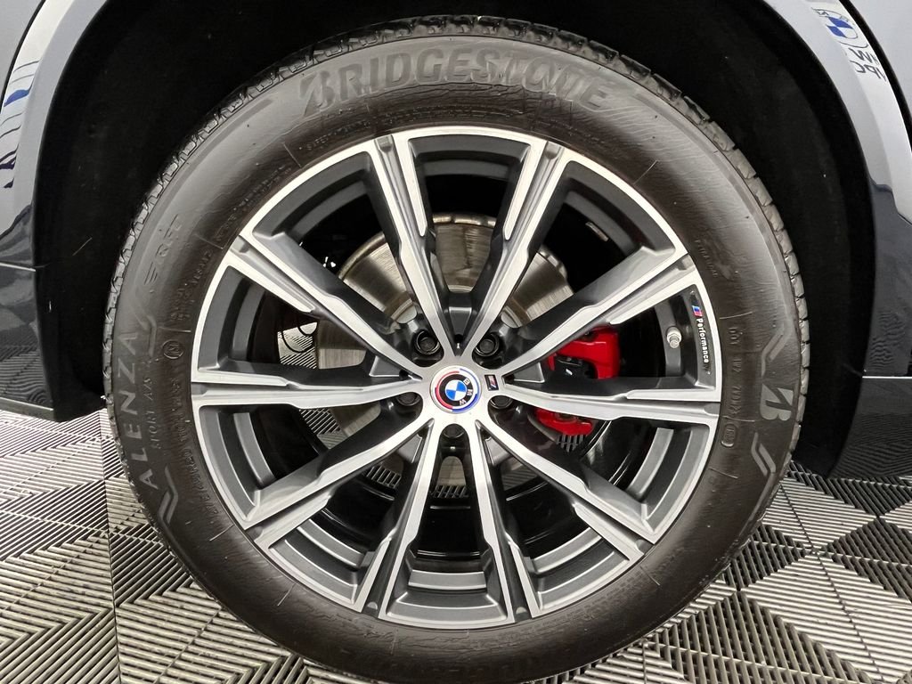 Used 2022 Black BMW xDrive40i image 15