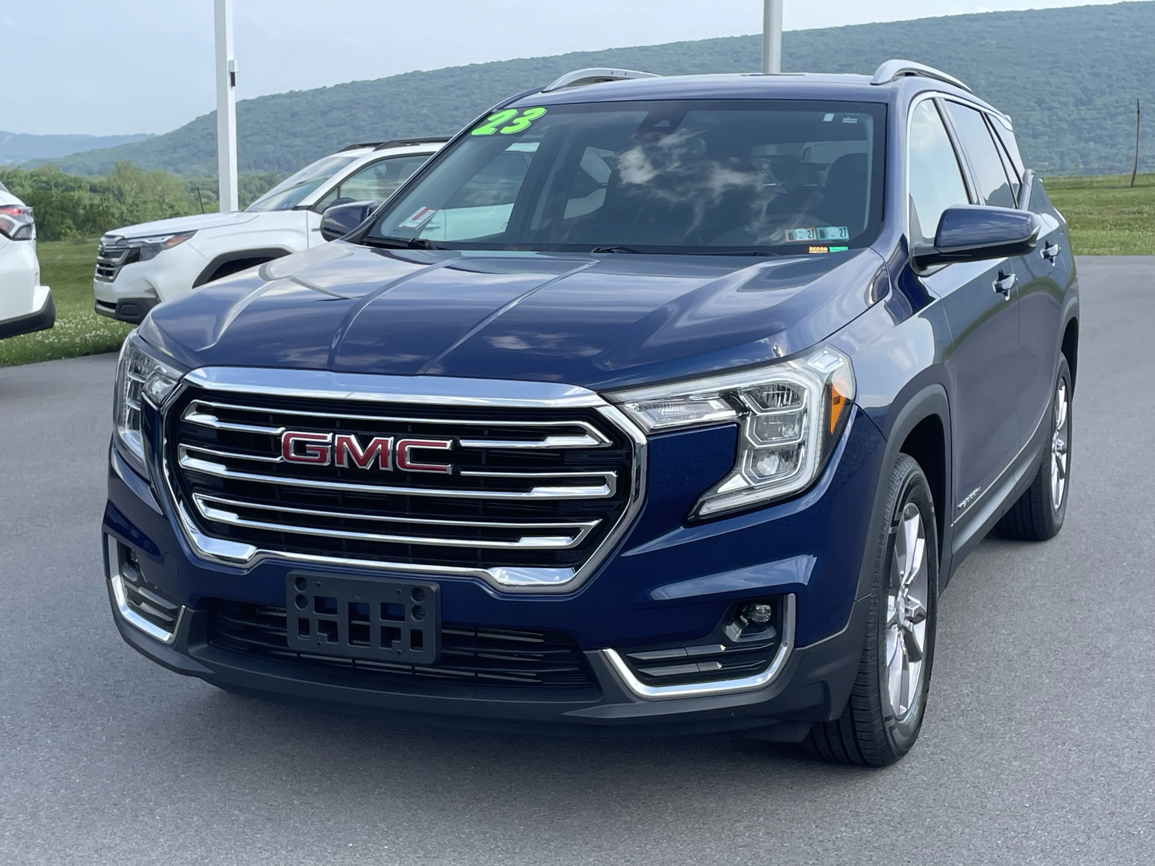 Used 2023 Marine Metallic GMC SLT image 8