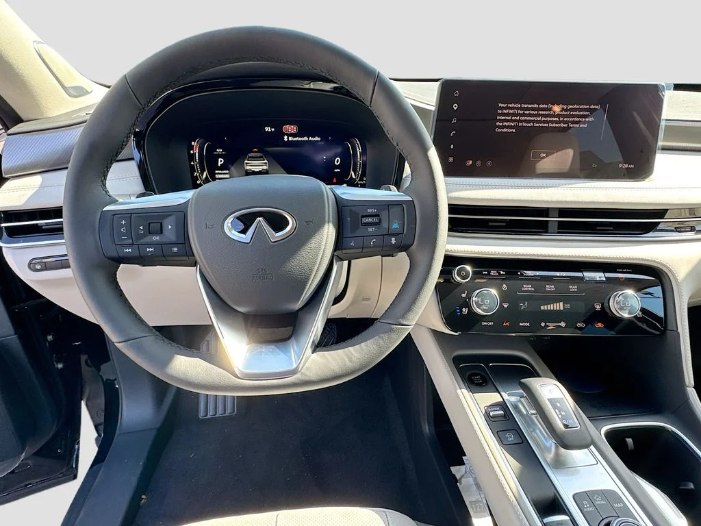 Used 2027 Black INFINITI LUXE image 12