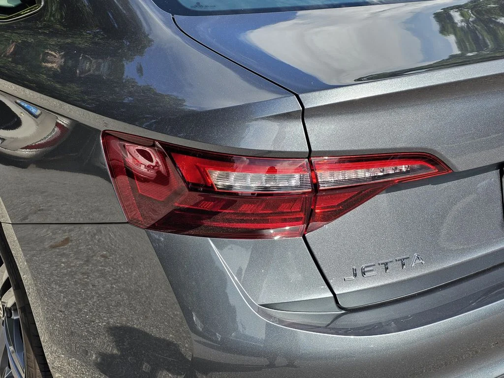 Used 2022 Gray Volkswagen 1.5T SE image 7