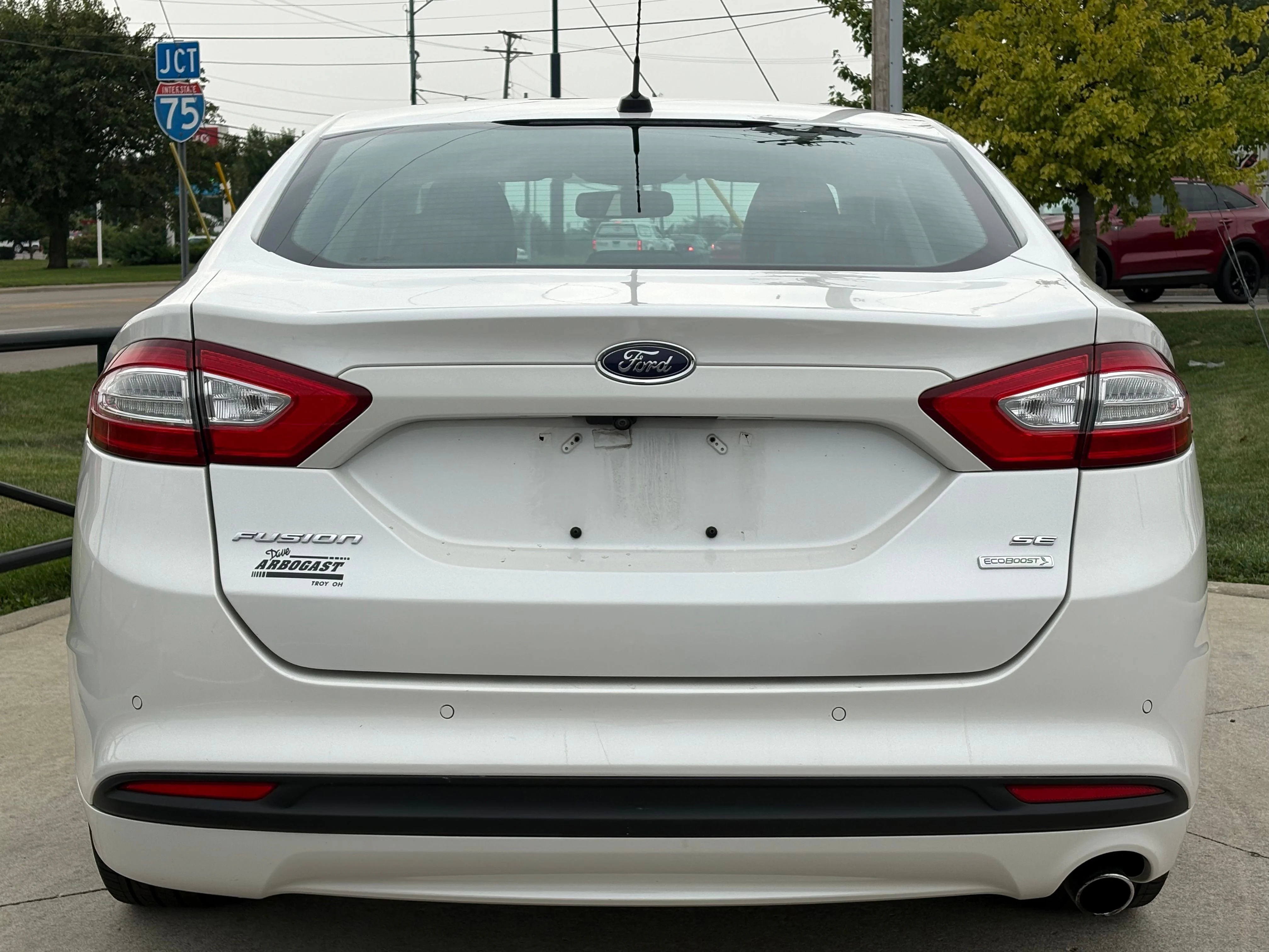Used 2016 White Platinum Clearcoat Metallic Ford SE image 6