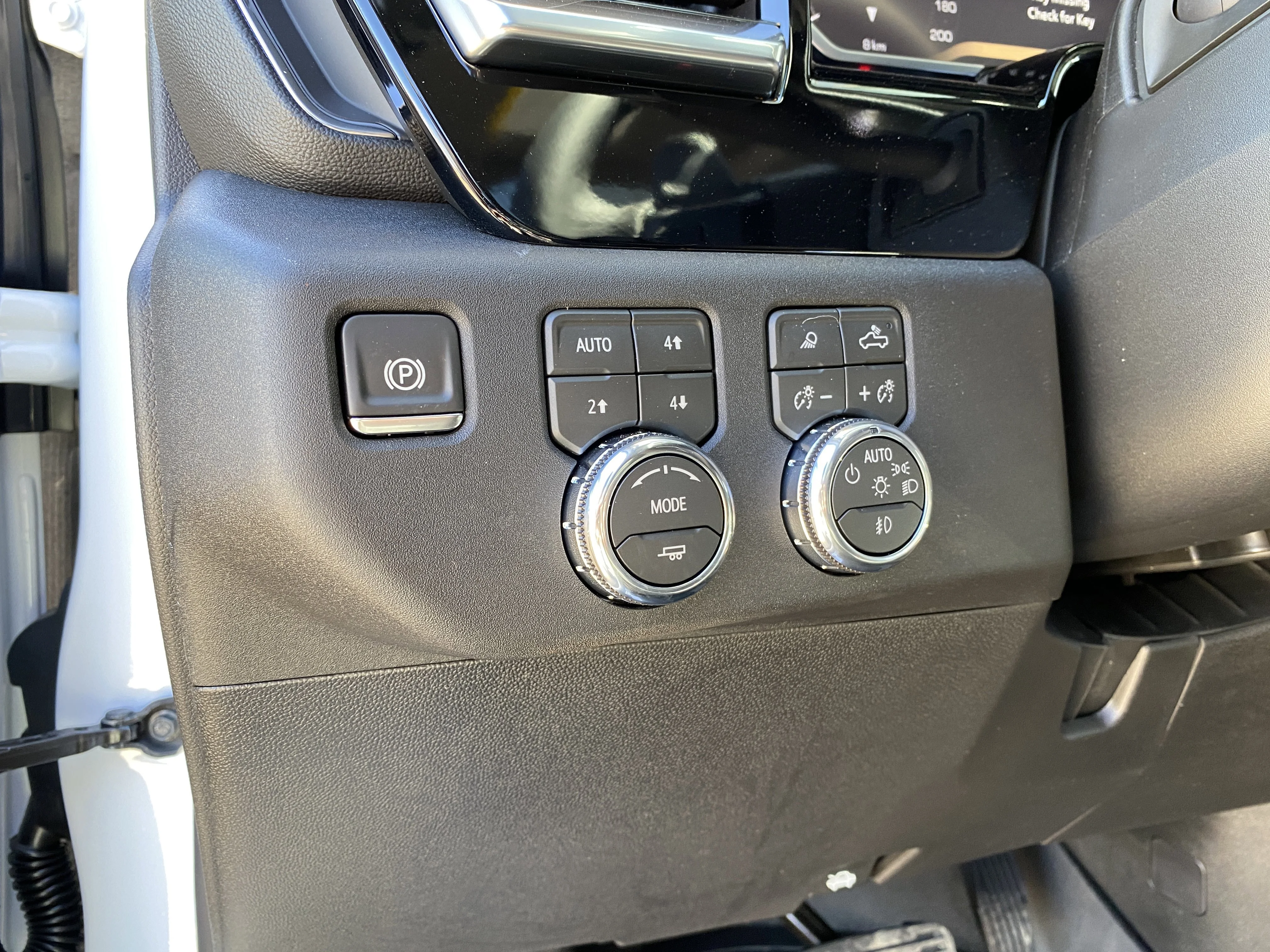 New 2026 Summit White GMC Elevation image 28