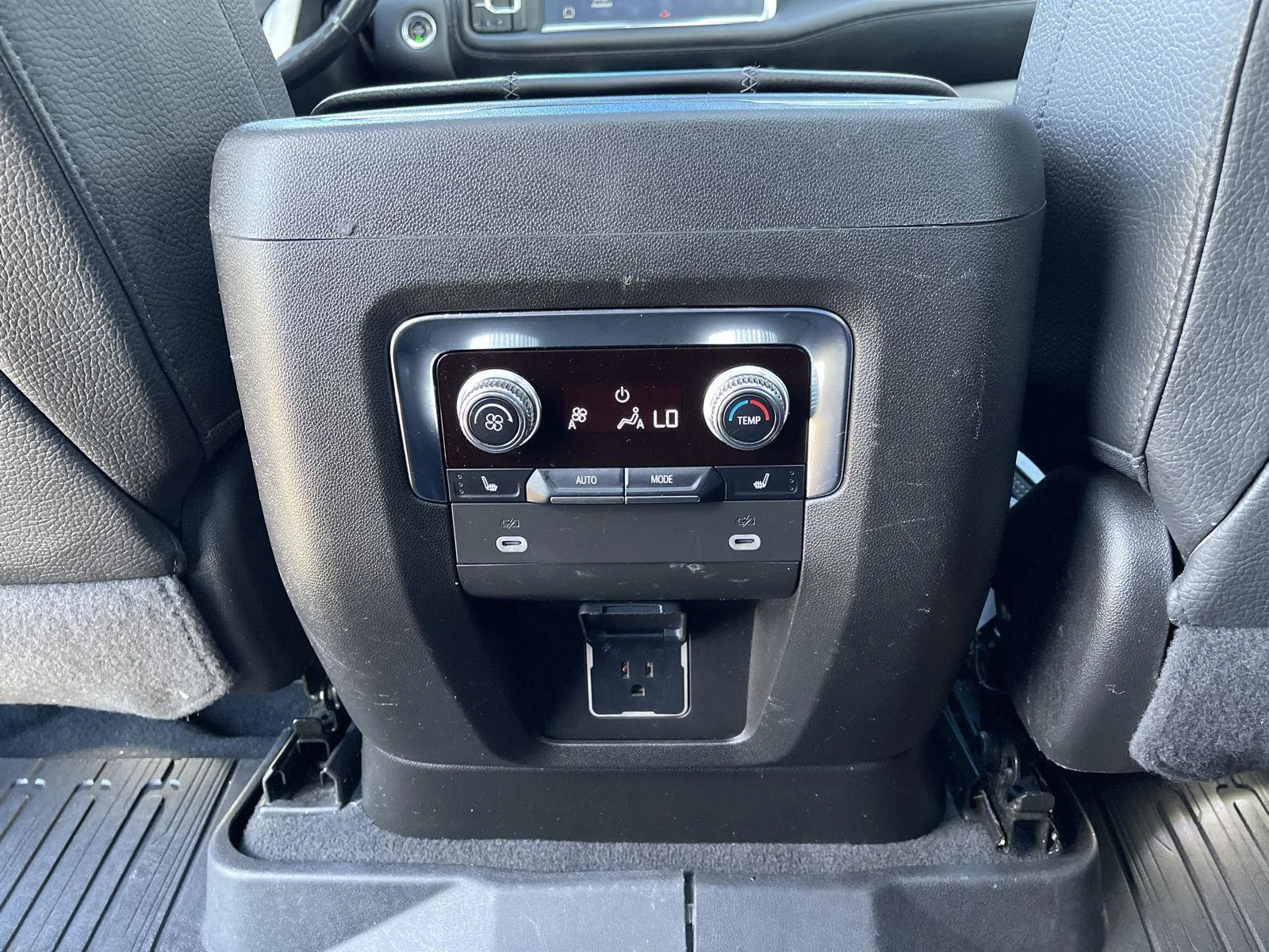 Used 2022 Onyx Black GMC Denali image 41