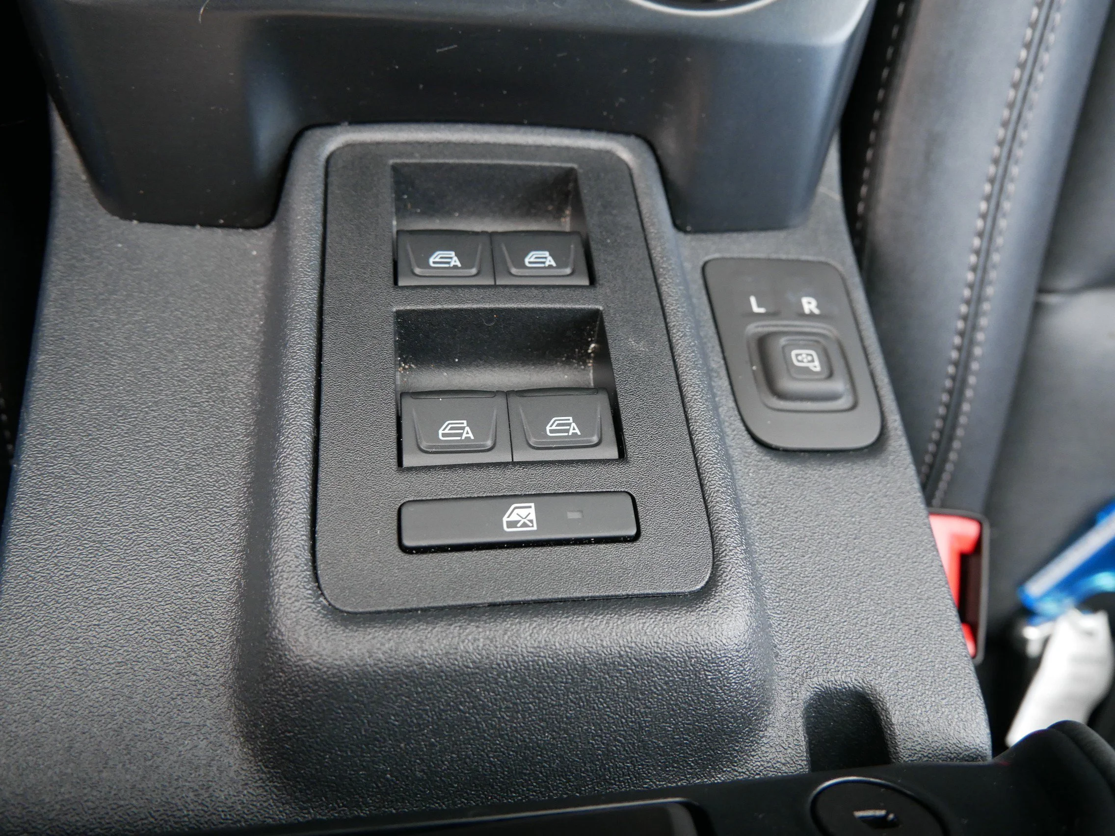 New 2025 Azure Gray Metallic Ford Badlands image 30