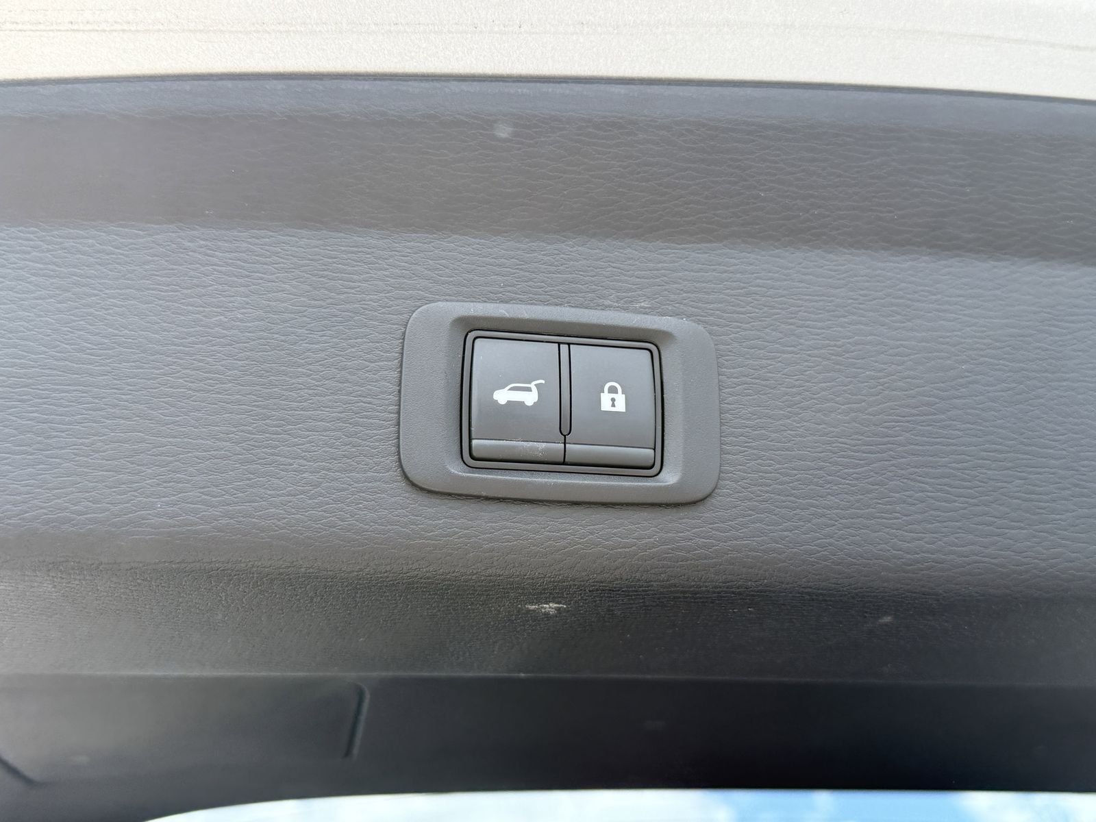 Used 2024 Alloy Silver Metallic Mitsubishi SE image 12