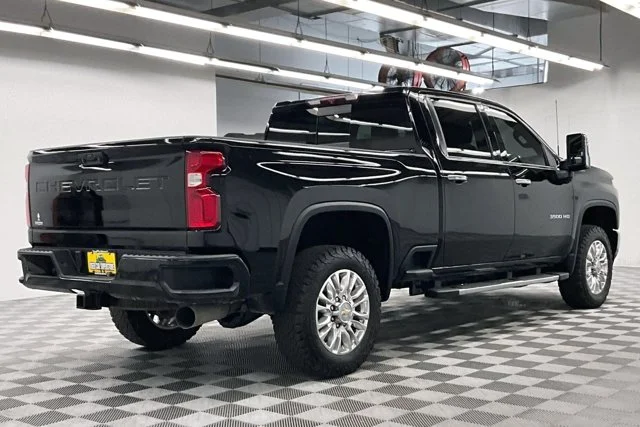 Used 2022 Black Chevrolet High Country image 13