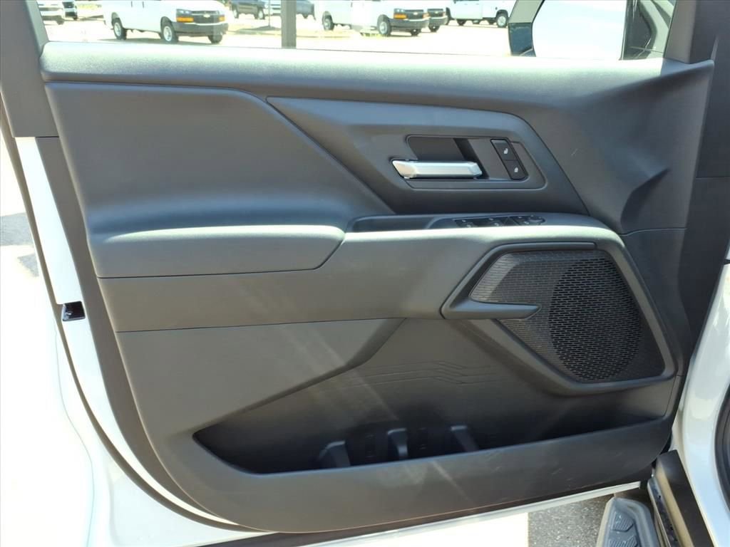 New 2026 Summit White Chevrolet WT - Extended Range image 17