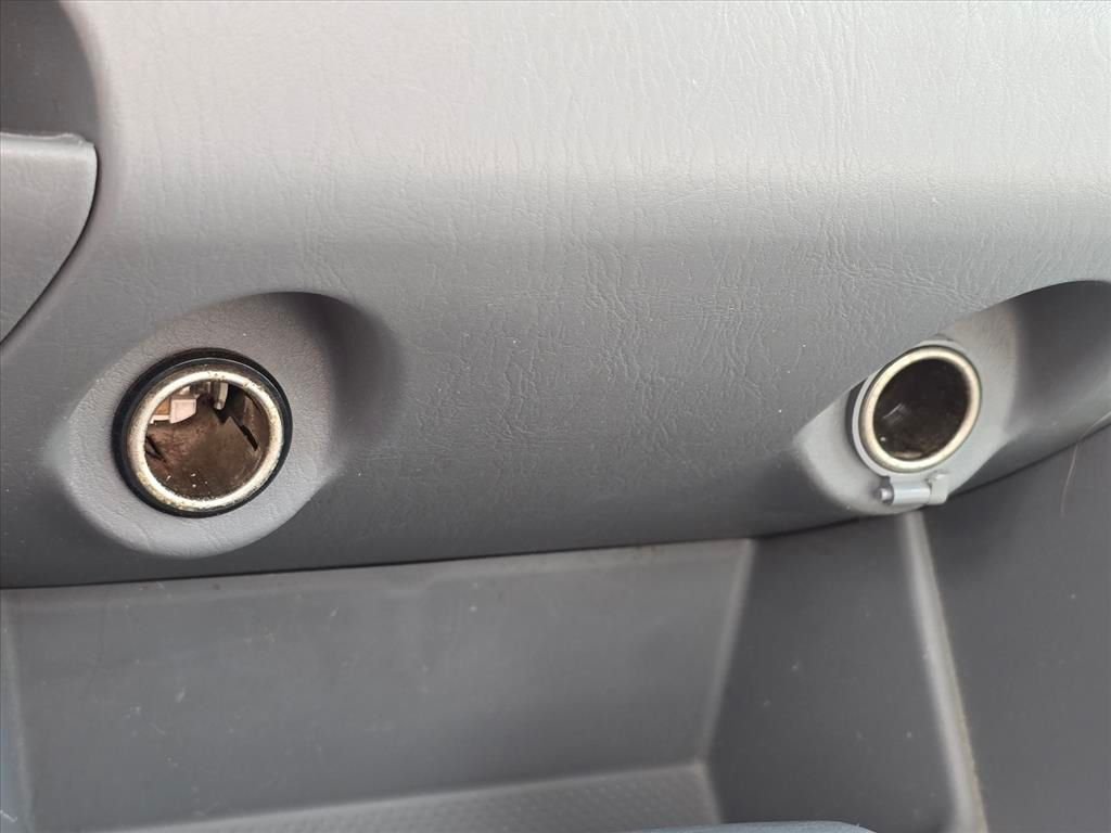 Used 2007 White Toyota  image 20
