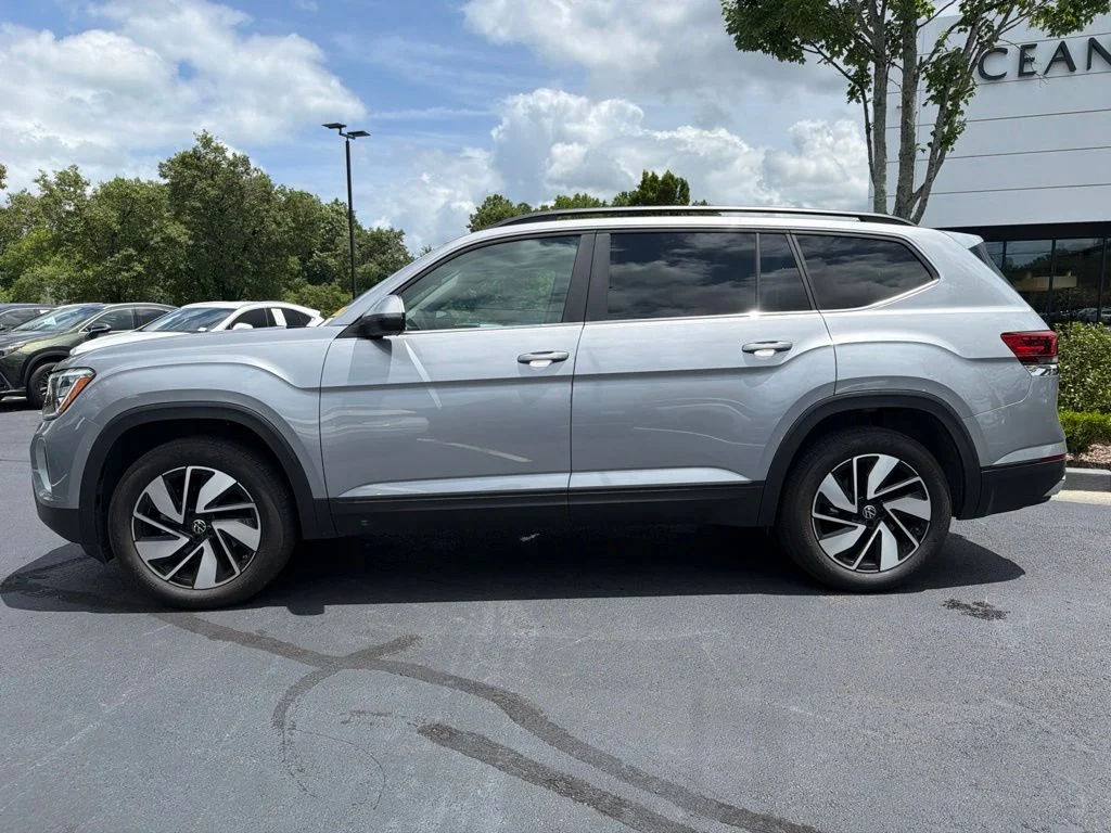 Used 2024 Silver Volkswagen 2.0T SE w/Technology image 8