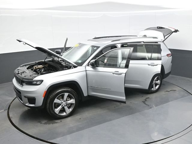 Used 2021 Silver Jeep Limited image 28