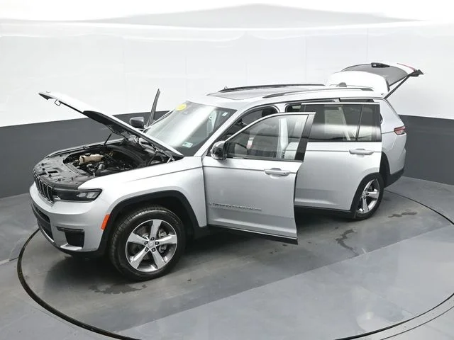 Used 2021 Silver Jeep Limited image 28