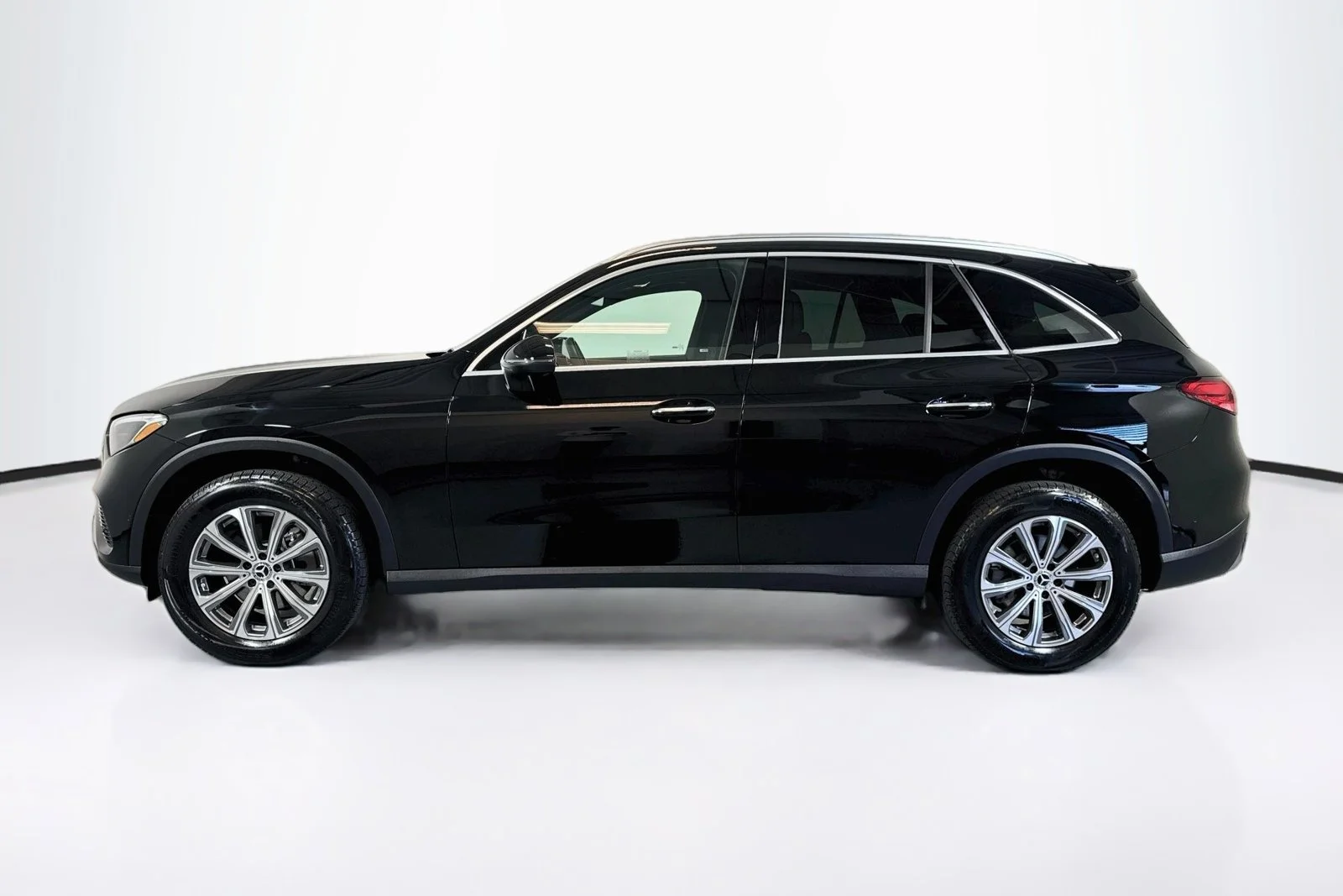 Used 2026 Black Mercedes-Benz GLC 300 image 8
