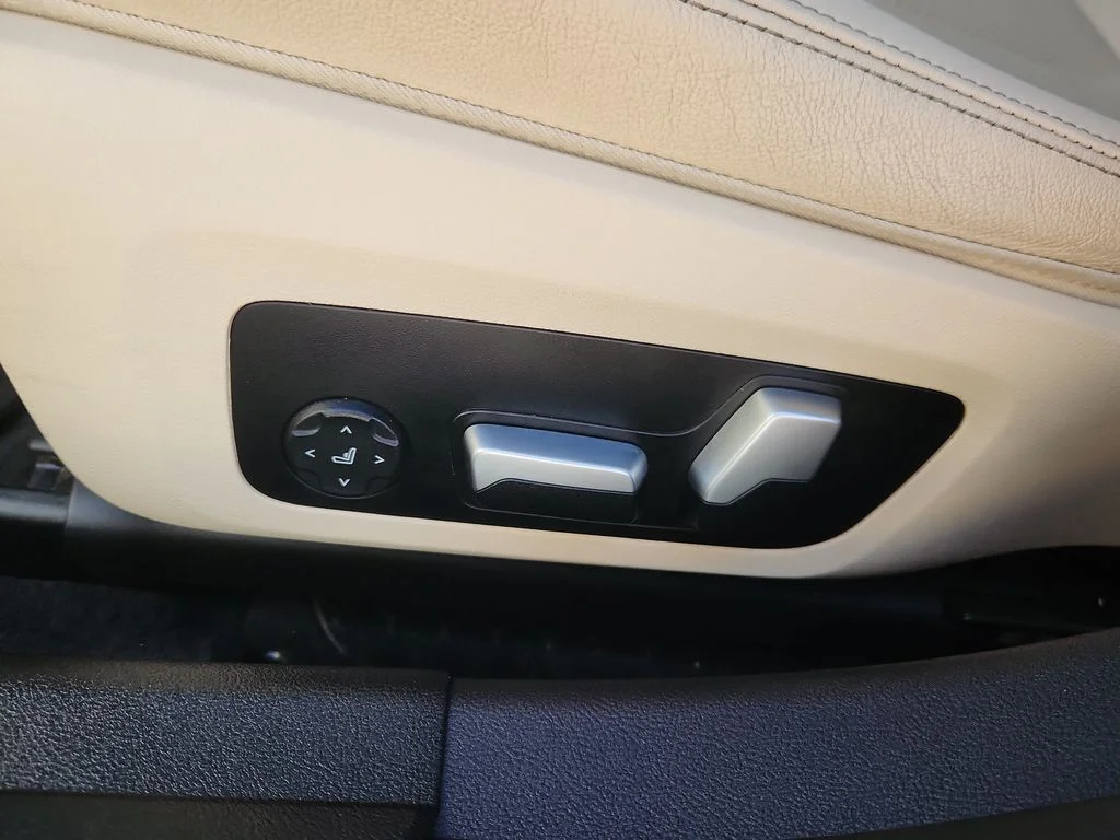 Used 2022 White BMW 330e xDrive image 8