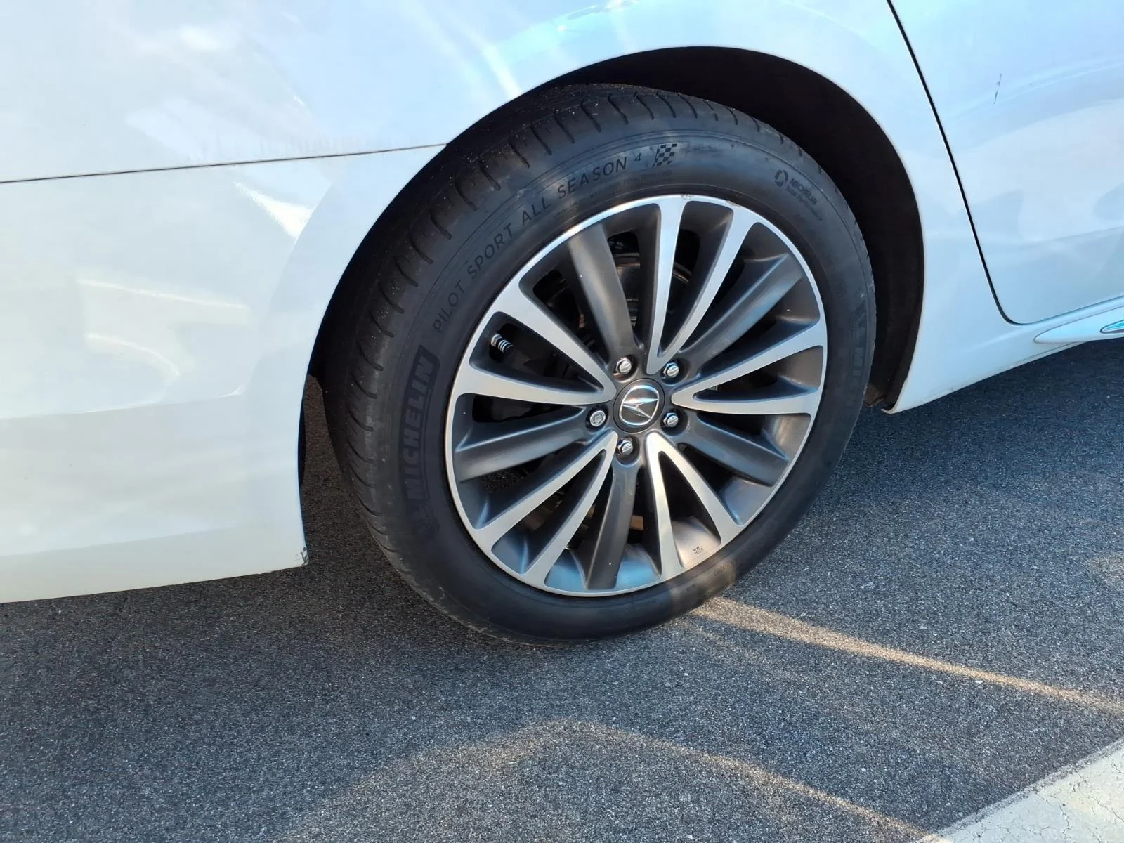 Used 2018 Bellanova White Pearl Acura w/Advance Pkg image 12