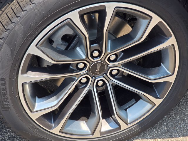 New 2026 Silver-Zynith Exterior Paint Jeep Summit Reserve image 35