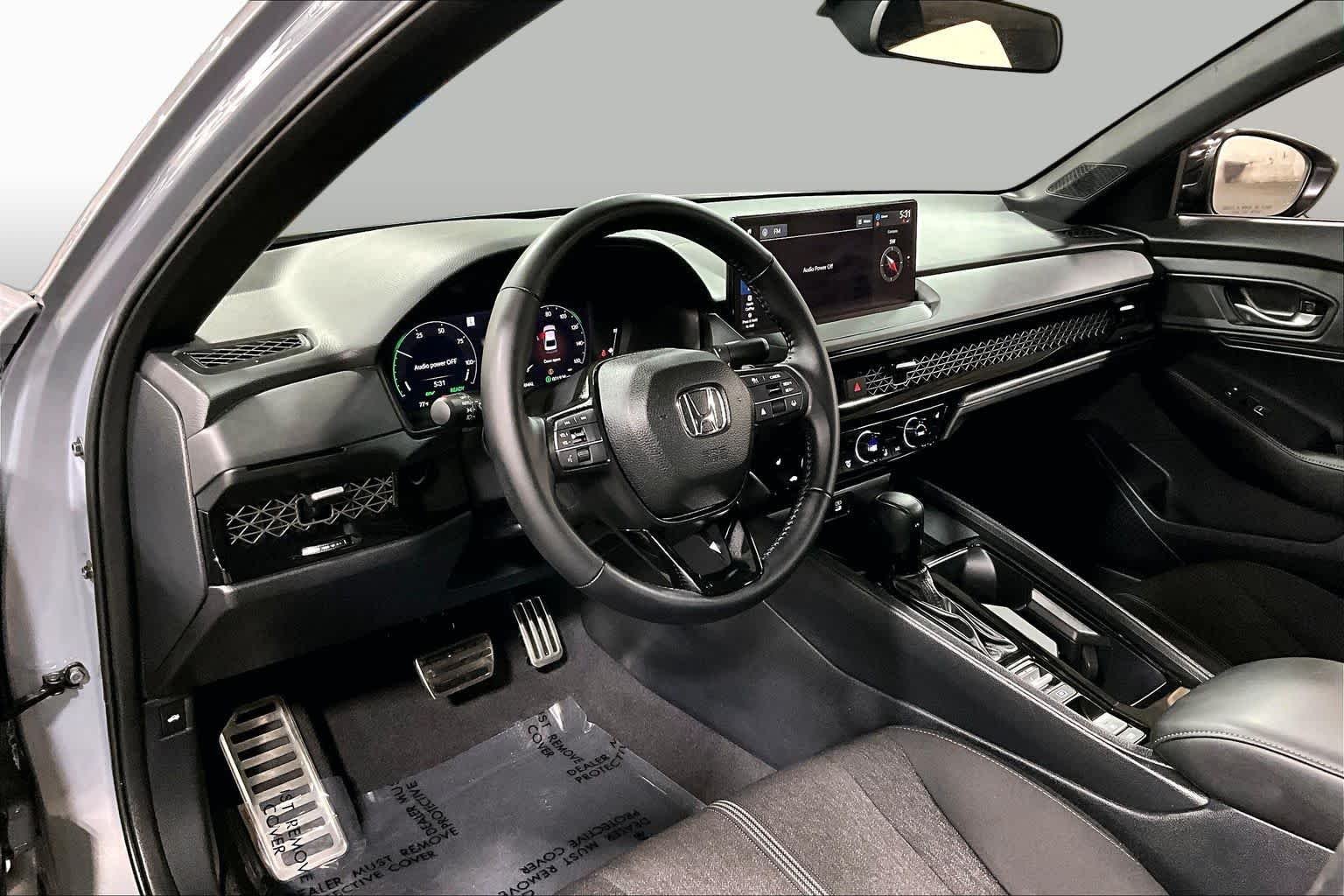 Used 2025 Urban Gray Pearl Honda Sport image 18