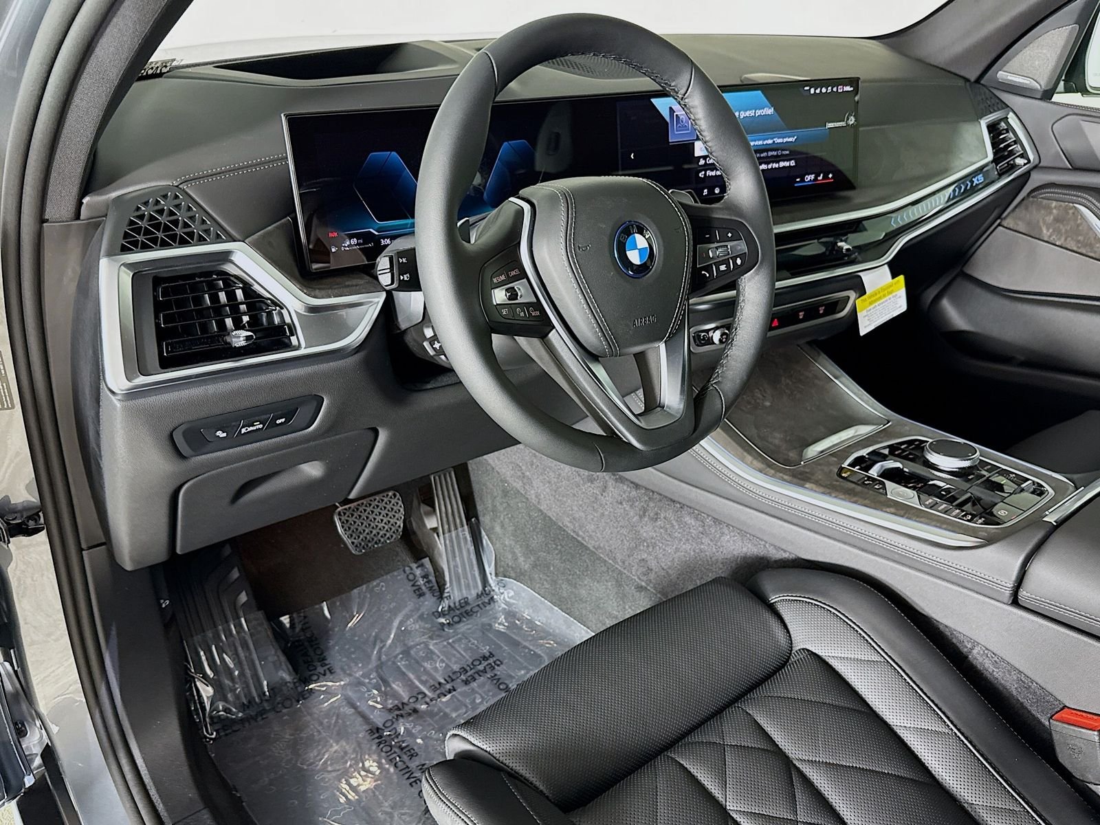 New 2026 Skyscraper Grey Metallic BMW xDrive50e image 9