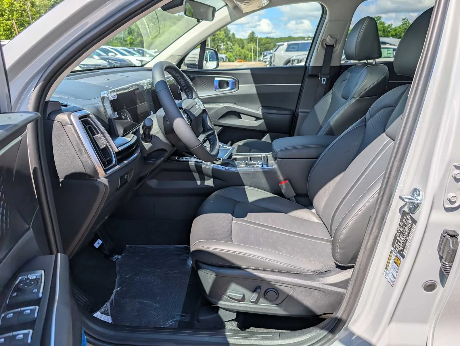 New 2026 Wolf Gray Kia S image 4