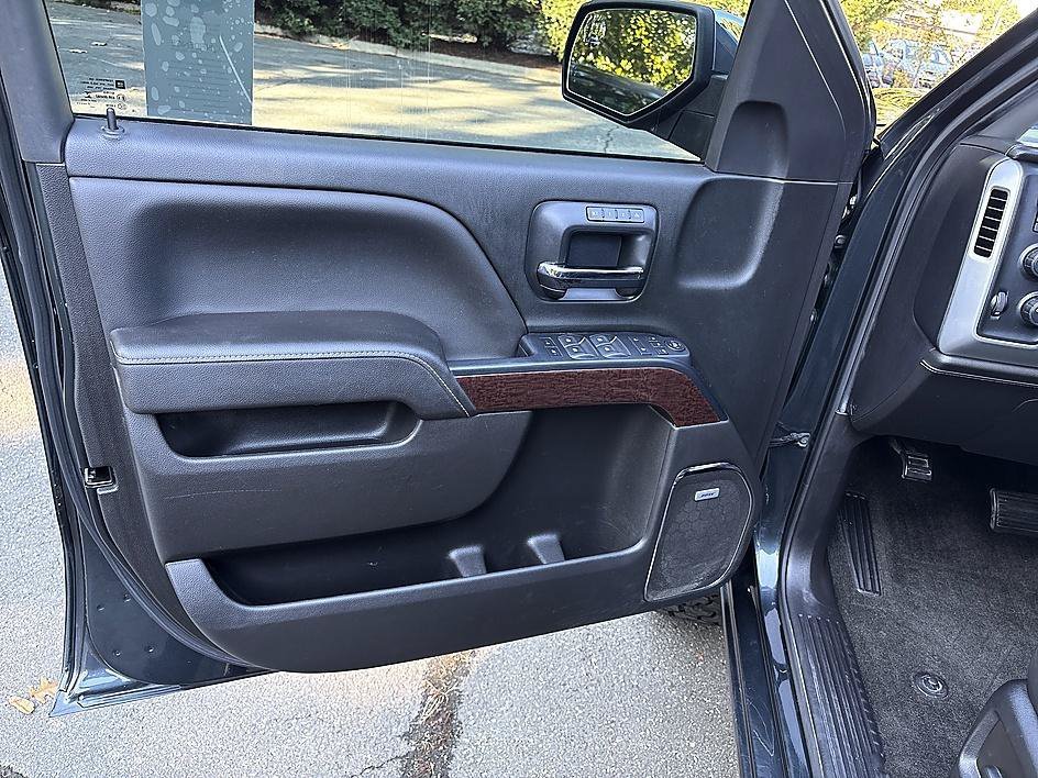 Used 2018 Dark Slate Metallic GMC SLT image 13