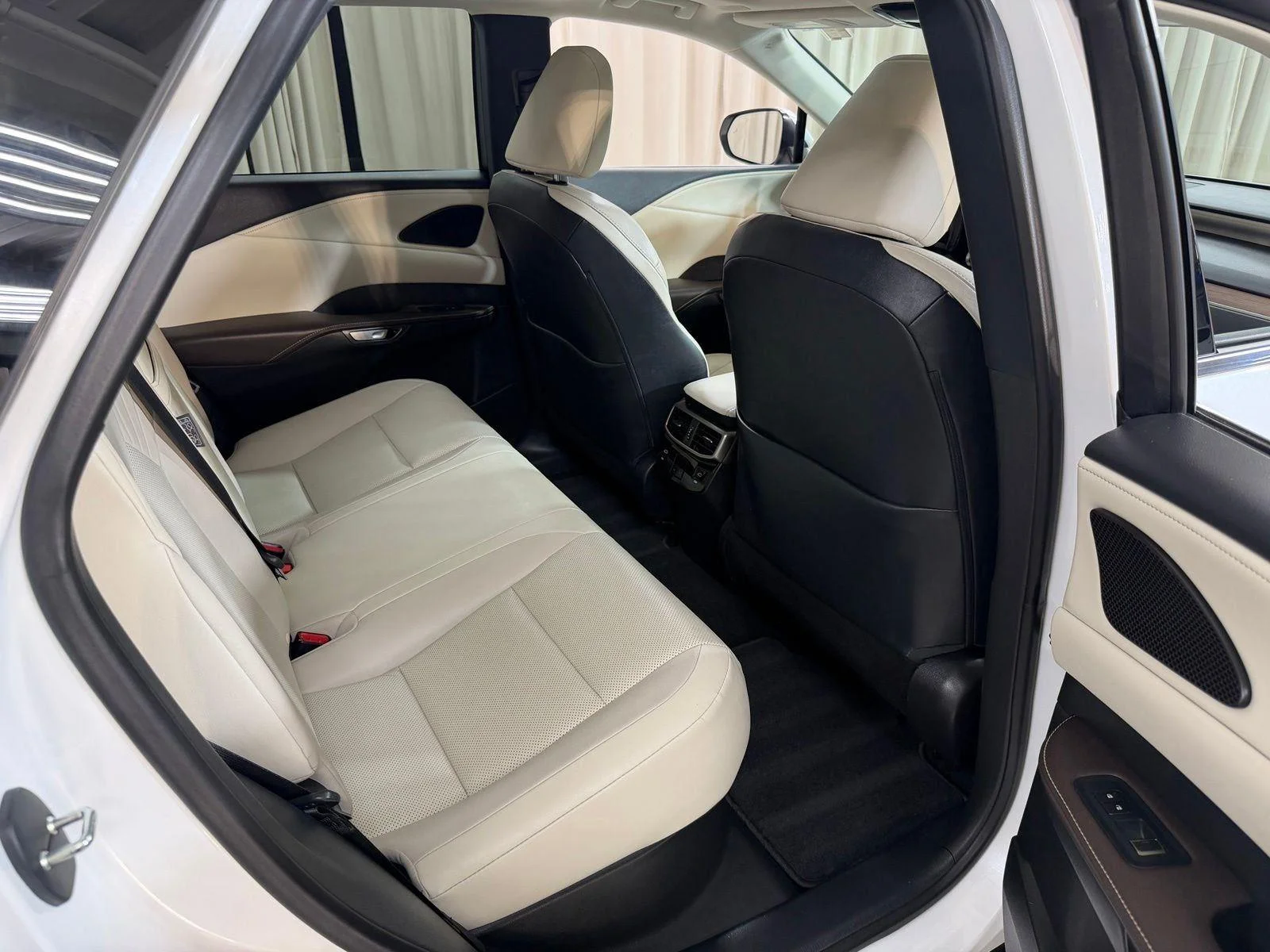 Used 2024 Eminent White Pearl Lexus RX 350 Premium image 38