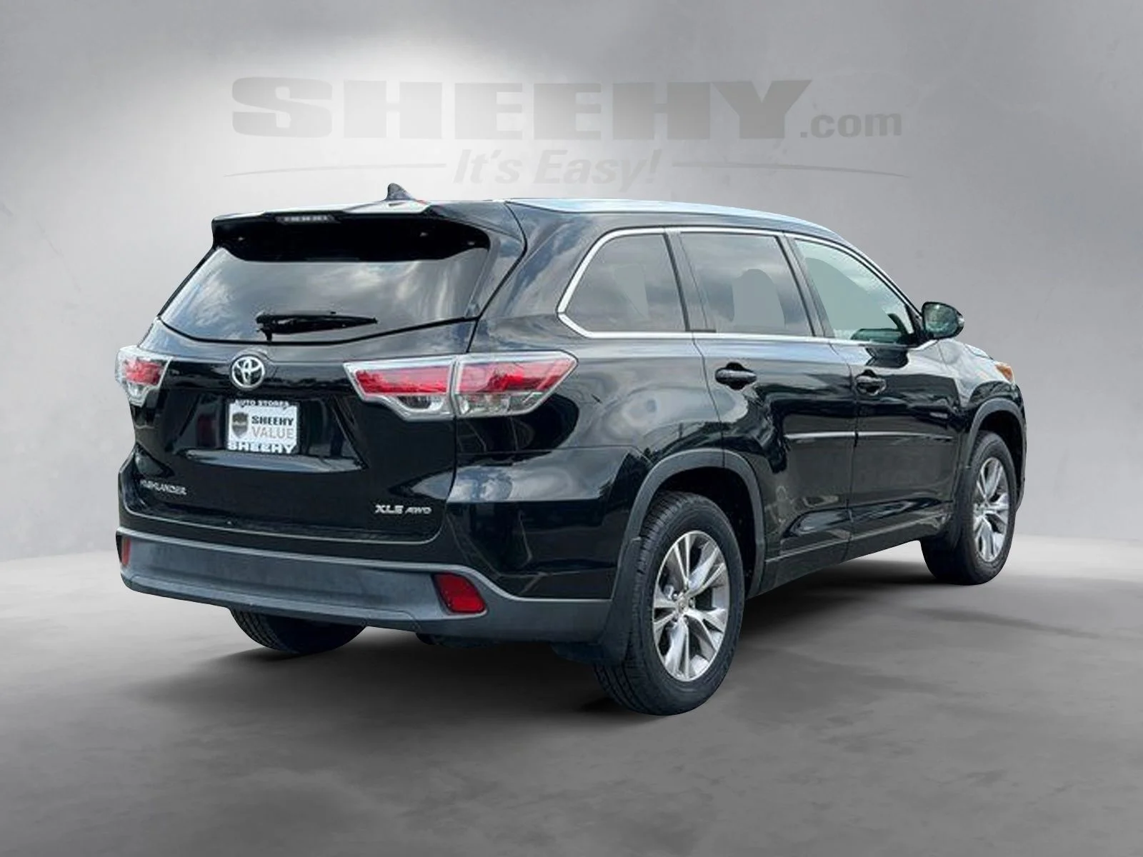 Used 2015 Black Toyota XLE V6 image 16