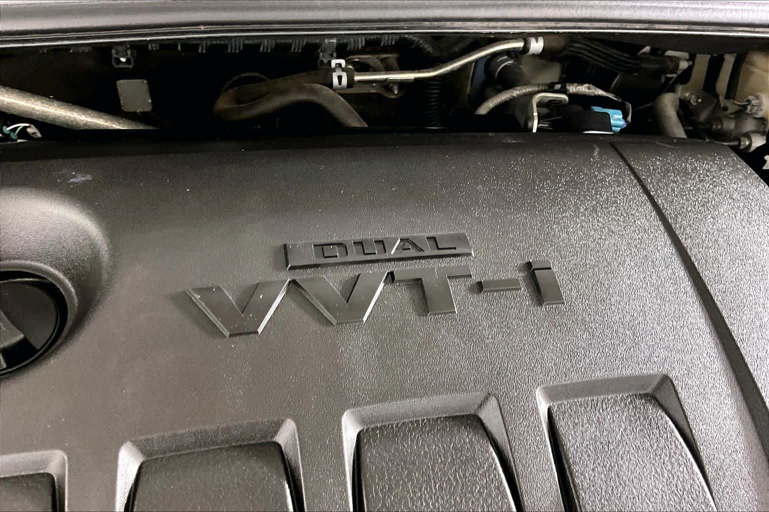 Used 2017 Classic Silver Metallic Toyota L image 30